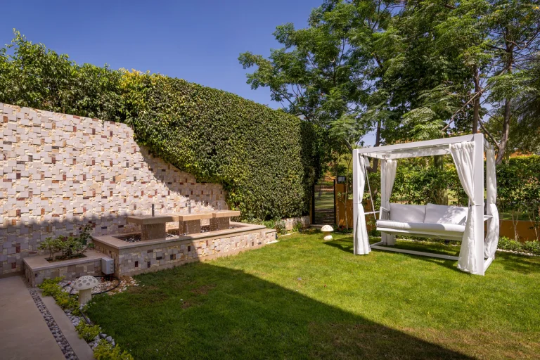 Dyar Villa 02-19
